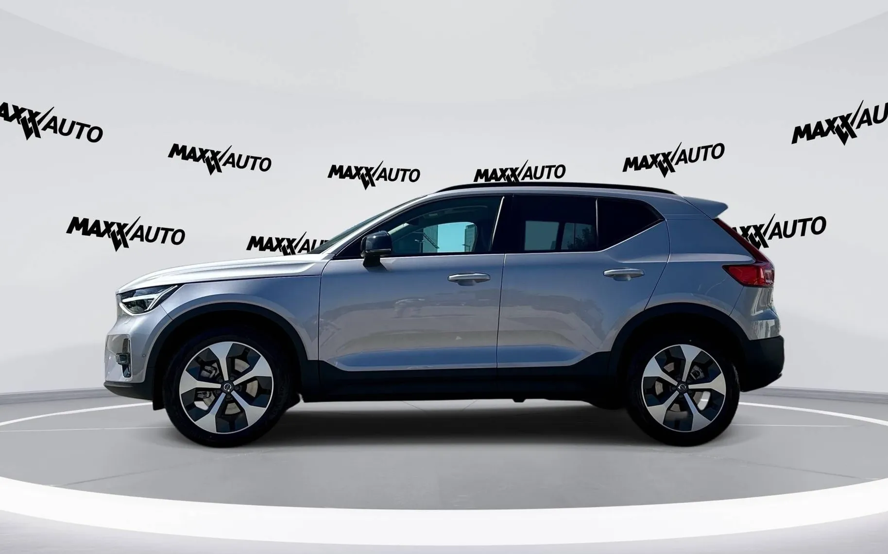 Notranja slika - Volvo XC40 - B4P Ultra Dark Avt. - 8