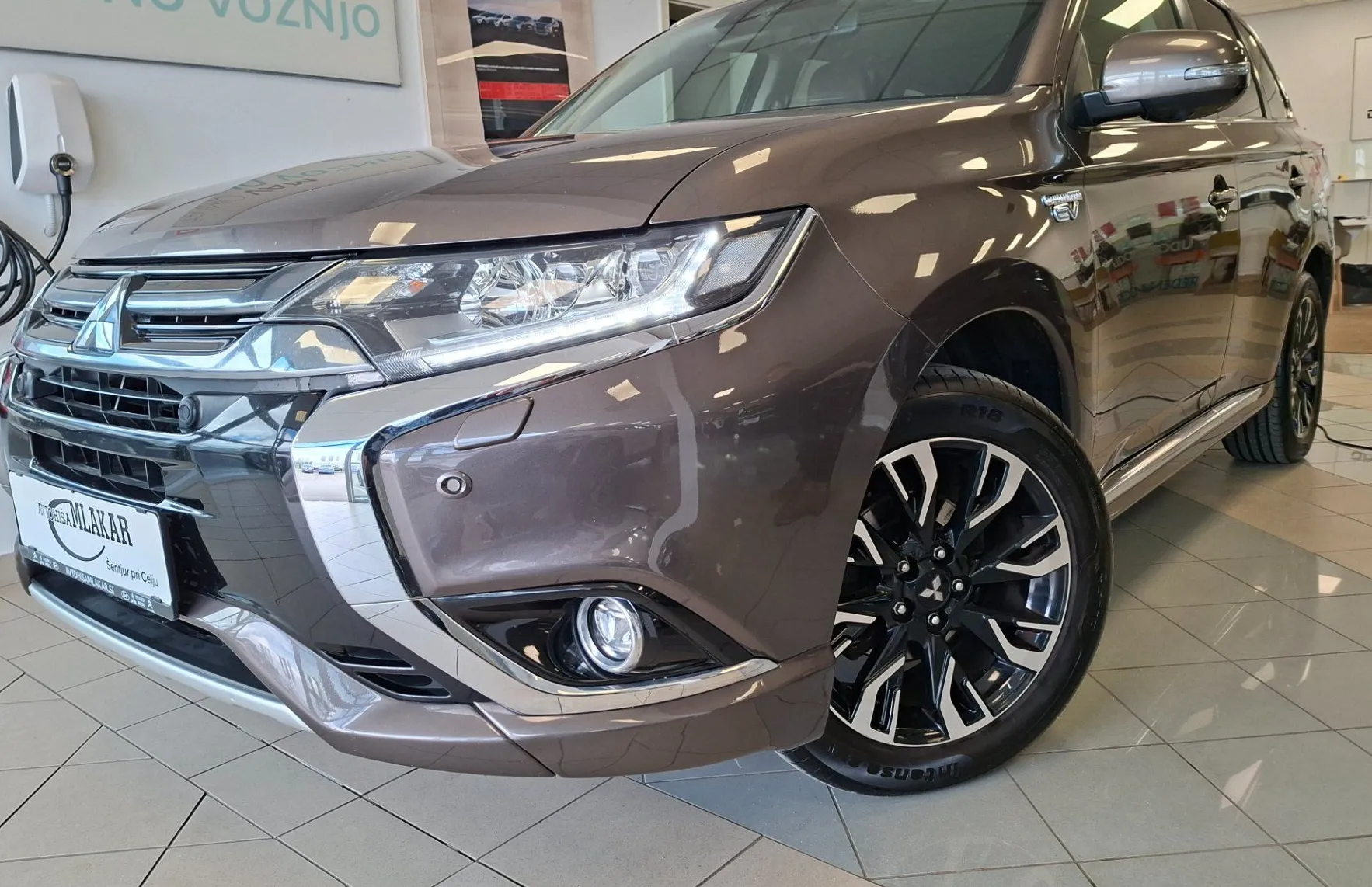 Zunanja slika - Mitsubishi Outlander - PHEV 4WD 2.0 Instyle Navi+ Avt.-SLO-ODLIČEN- - 2