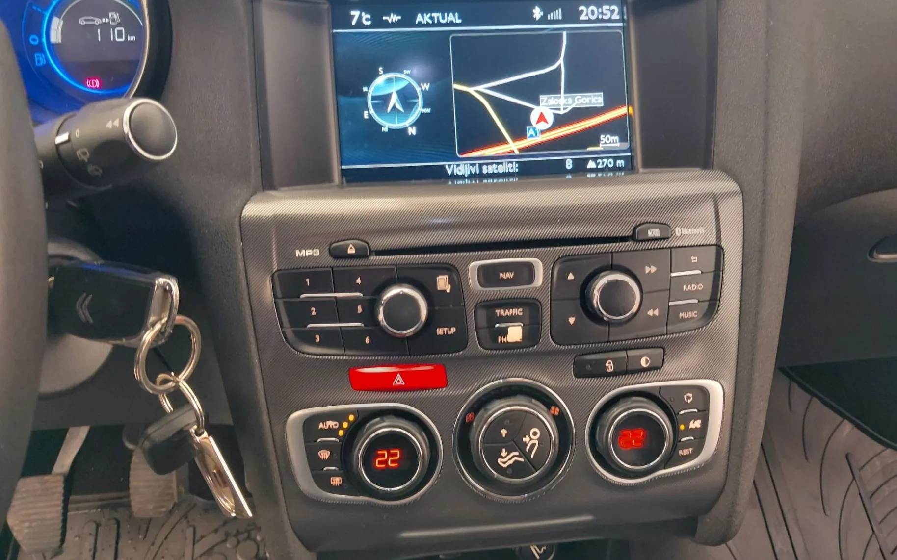 Notranja slika - Citroën C4 - 1.6 e-HDi 6 PRESTAV-NAVIGACIJA-TEMPOMAT-ODLIČEN - 12