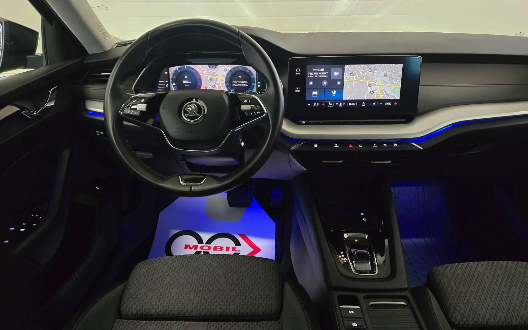 Notranja slika - Škoda Octavia - Combi 2.0 TDI Tour DSG - LED.kamera.masaža.kljuka - 11