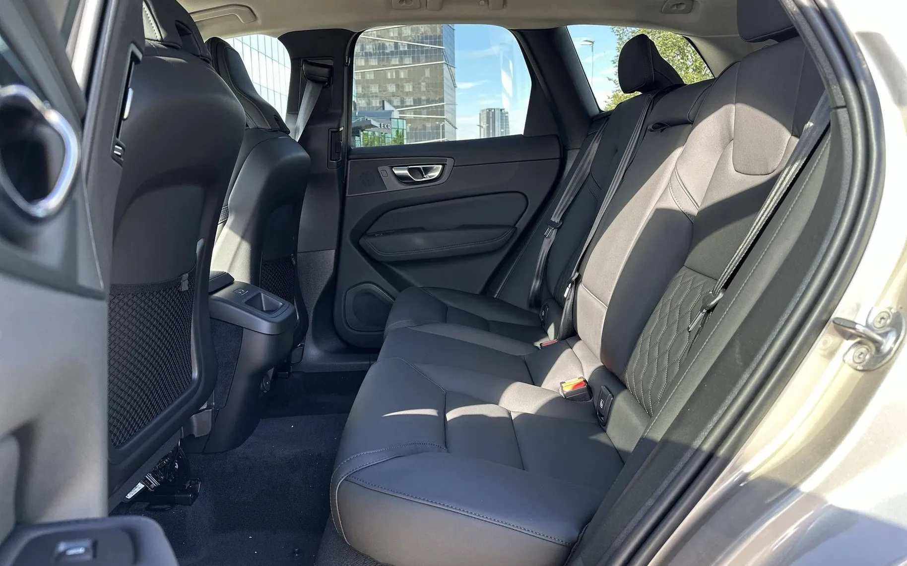 Notranja slika - Volvo XC60 - B5 AWD MILD HYBRID PETROL PLUS BRIGHT - 11
