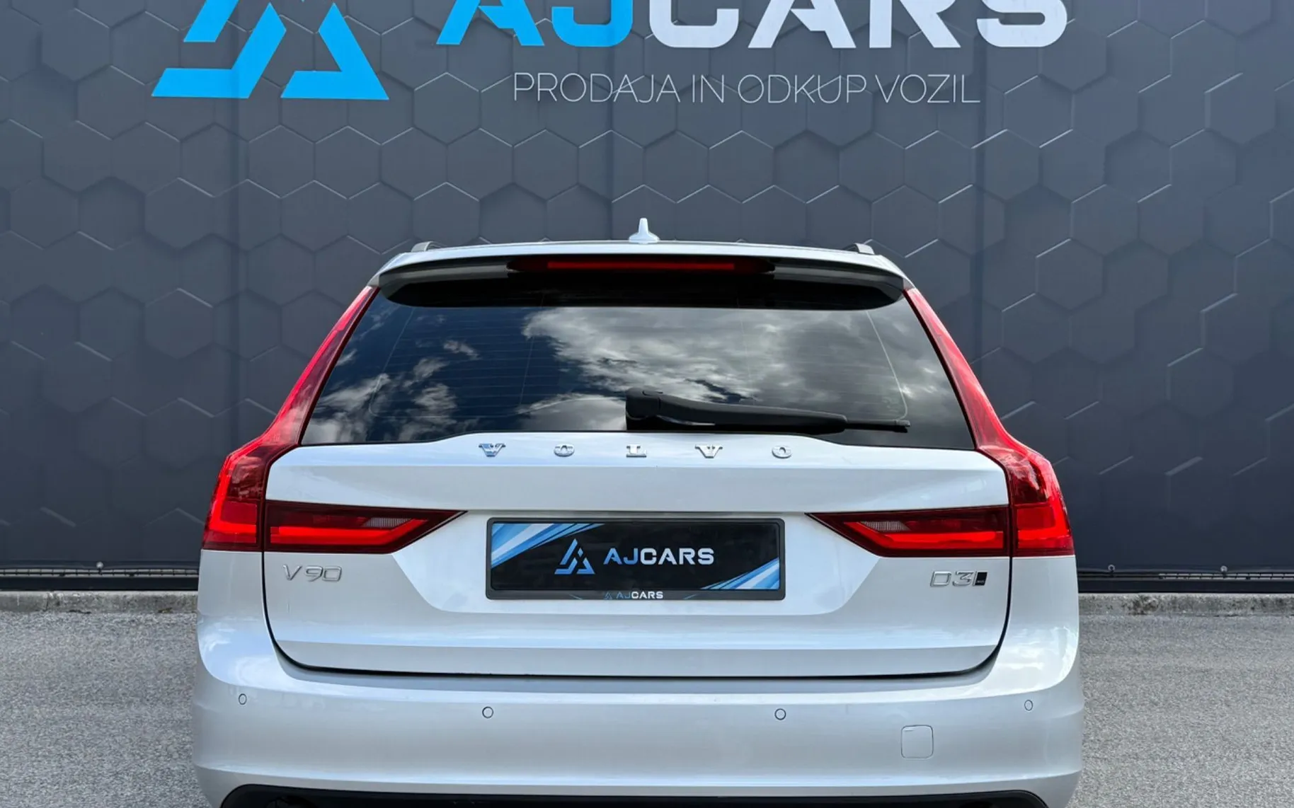 Zunanja slika - Volvo V90 - D3 A AWD Kinetic-Virtual-Full led-Velik servis... - 6