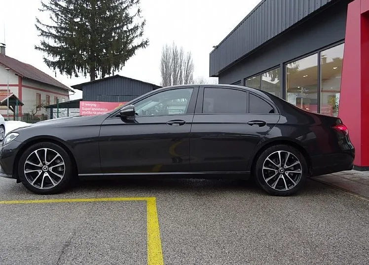 Zunanja slika - Mercedes-Benz E-Razred - E 220 d 9G TRONIC 200KM - LED - NAVI - 18 COL - - 4