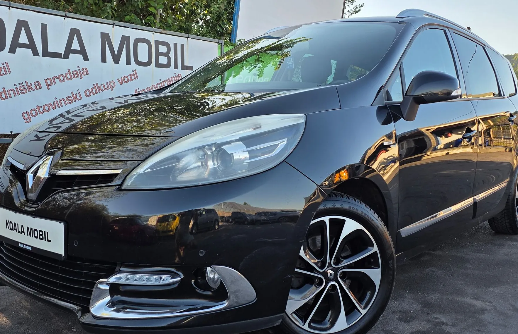 Zunanja slika - Renault Scénic - Grand Scenic dCi 130 BOSE 7 SEDEŽEV-NAVI-KAMERA-ALU PLATIŠČA - 1