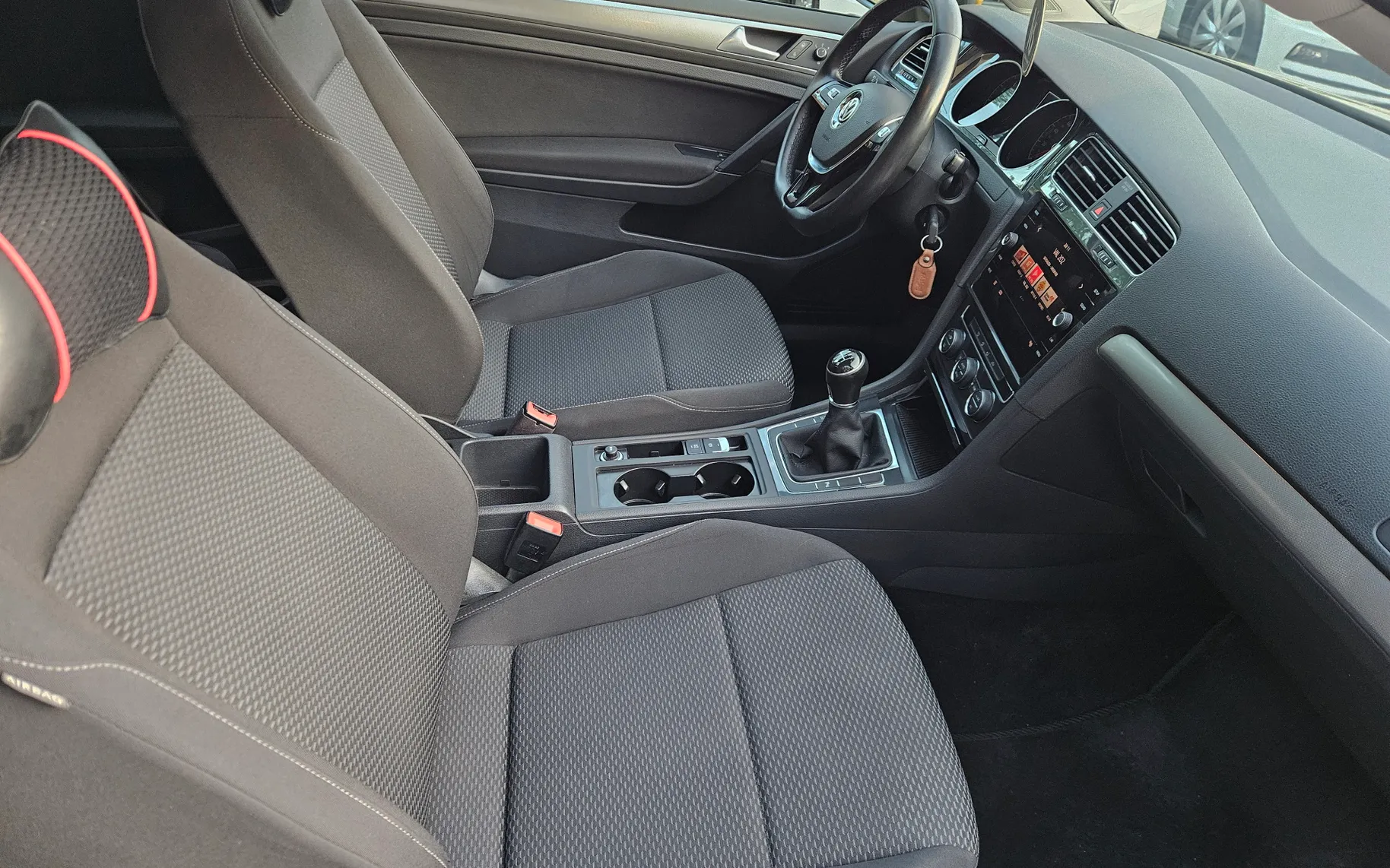 Notranja slika - Volkswagen Golf - 1,0 TSI BMT Comfortline - 11