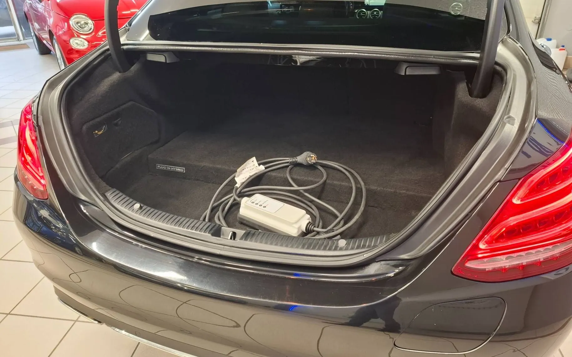 Notranja slika - Mercedes-Benz C-Razred - C 350 e EXCLUSIVE-SLO-1LASTNIK-KOT NOV - 9
