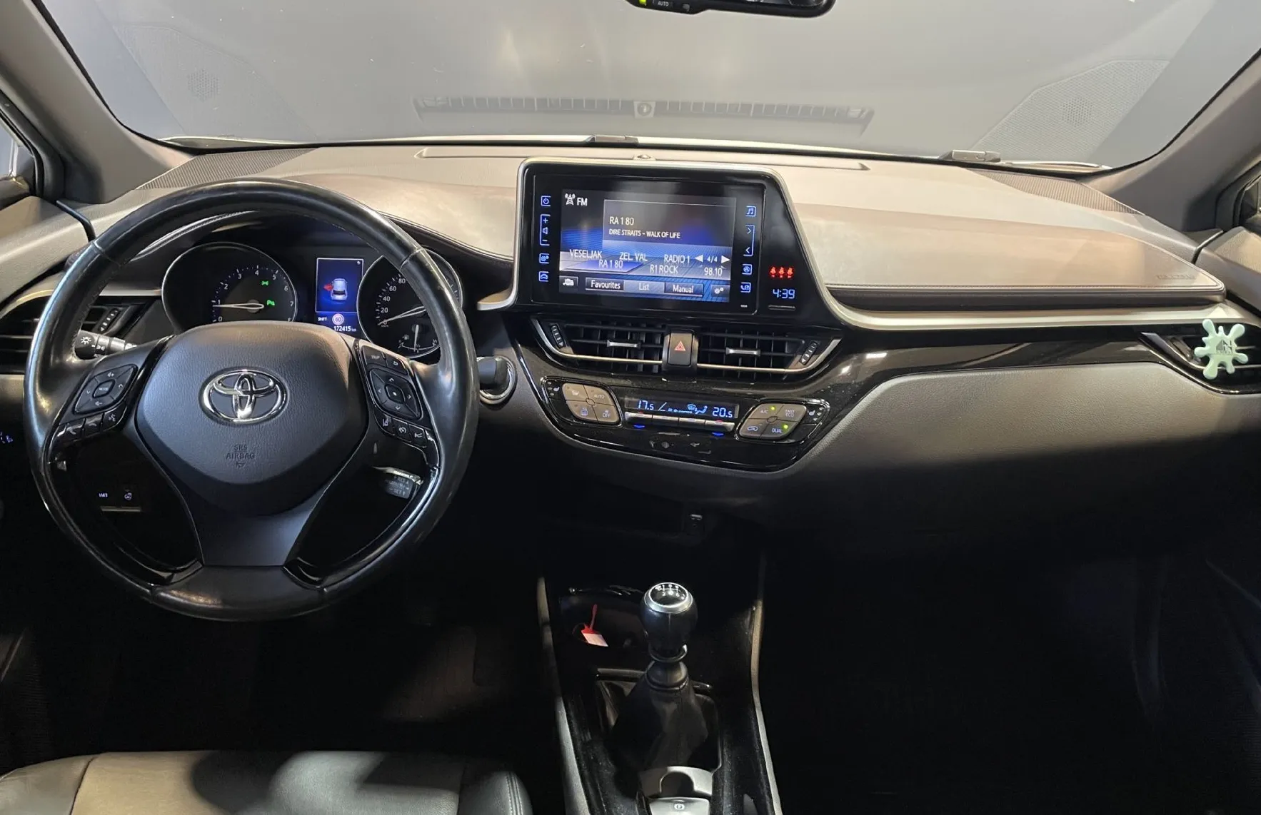 Zunanja slika - Toyota C-HR - KEYLESS-KAMERA-RADAR-LANE-PARK SENZORJI-GRETJE SED - 9