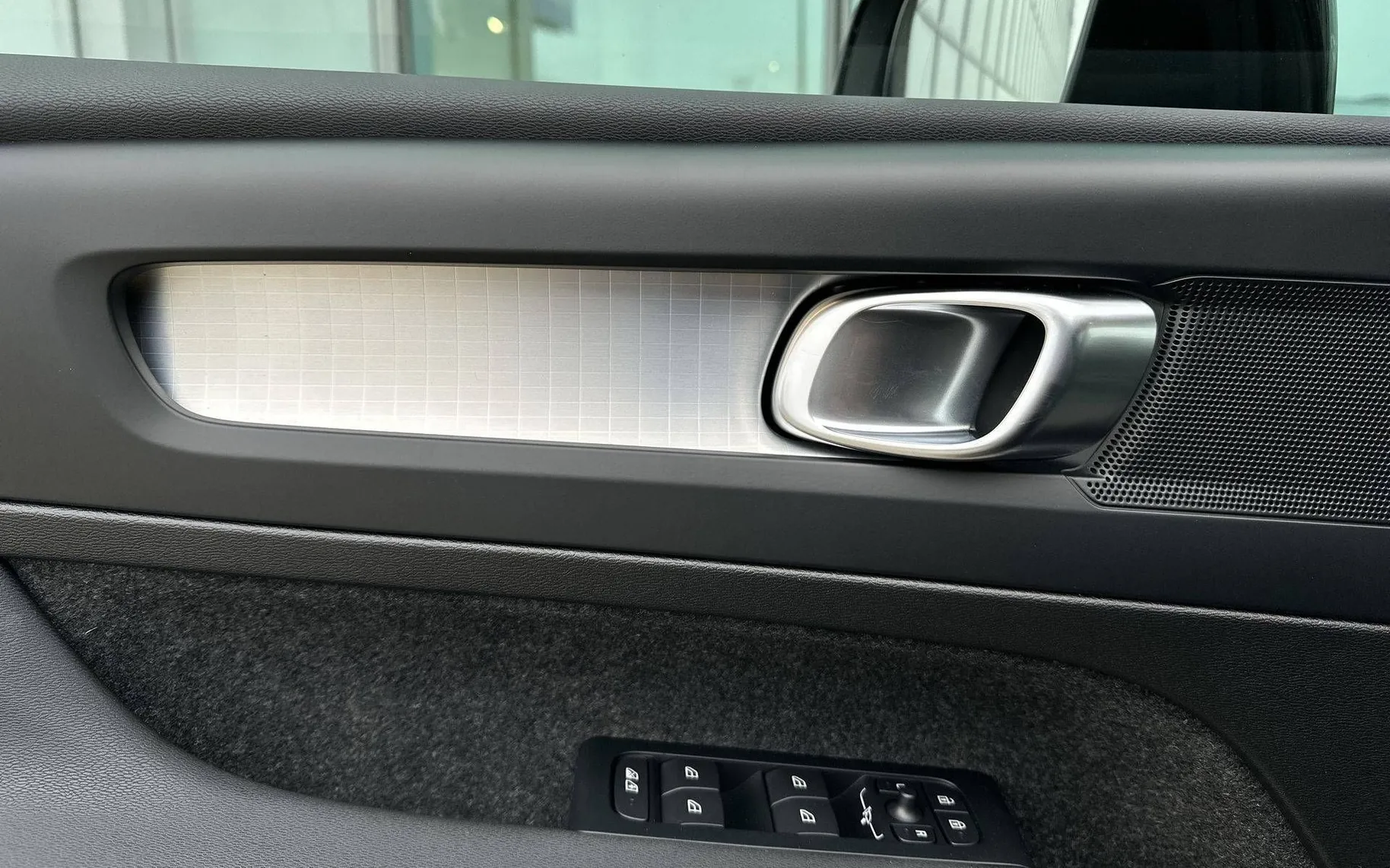 Notranja slika - Volvo XC40 - B3 P Core AT DCT 3 leta garancije + 3 servisi - 13