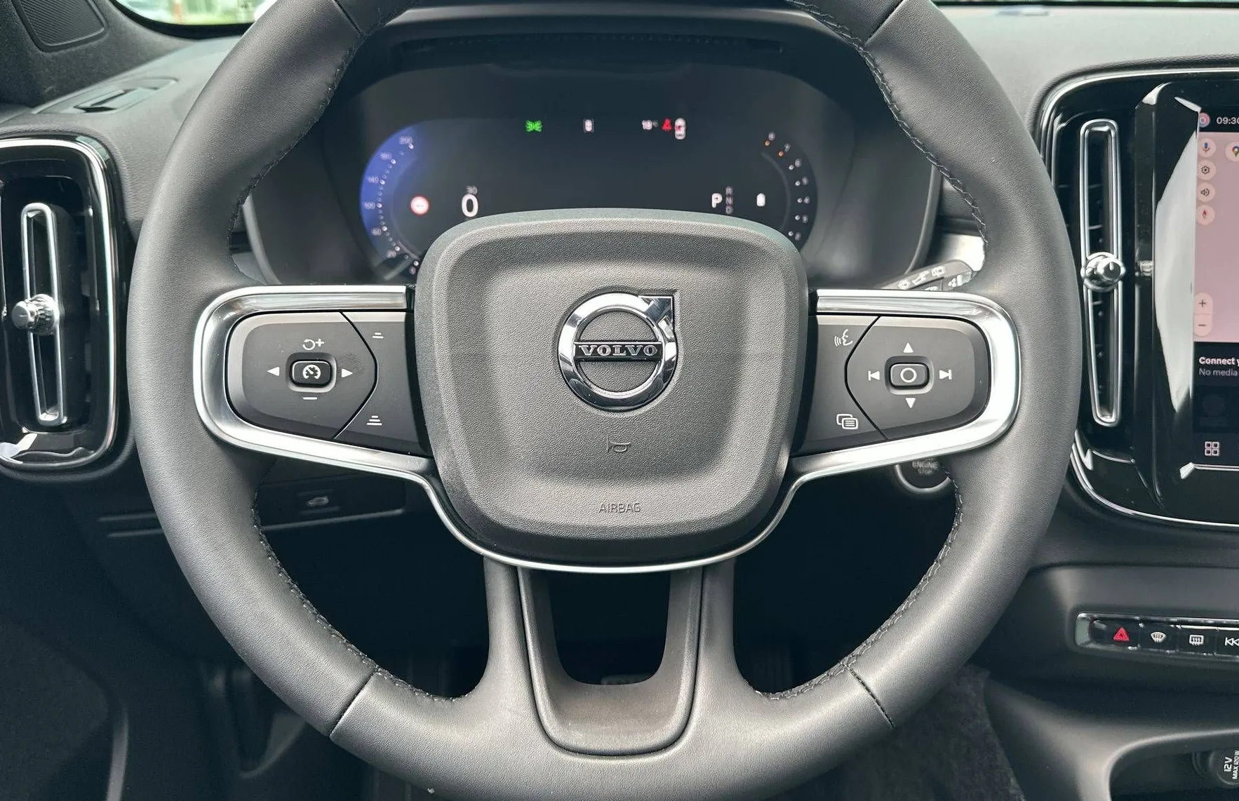 Zunanja slika - Volvo XC40 - B3 P Core AT DCT 3 leta garancije + 3 servisi - 13
