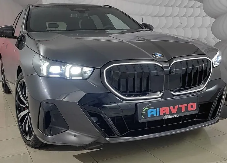 Zunanja slika - BMW Serija 5 - Touring: 540d-XD-M-PAKET-ICONIC-PANO-HLA-SE-360-KAM-ACC- - 1