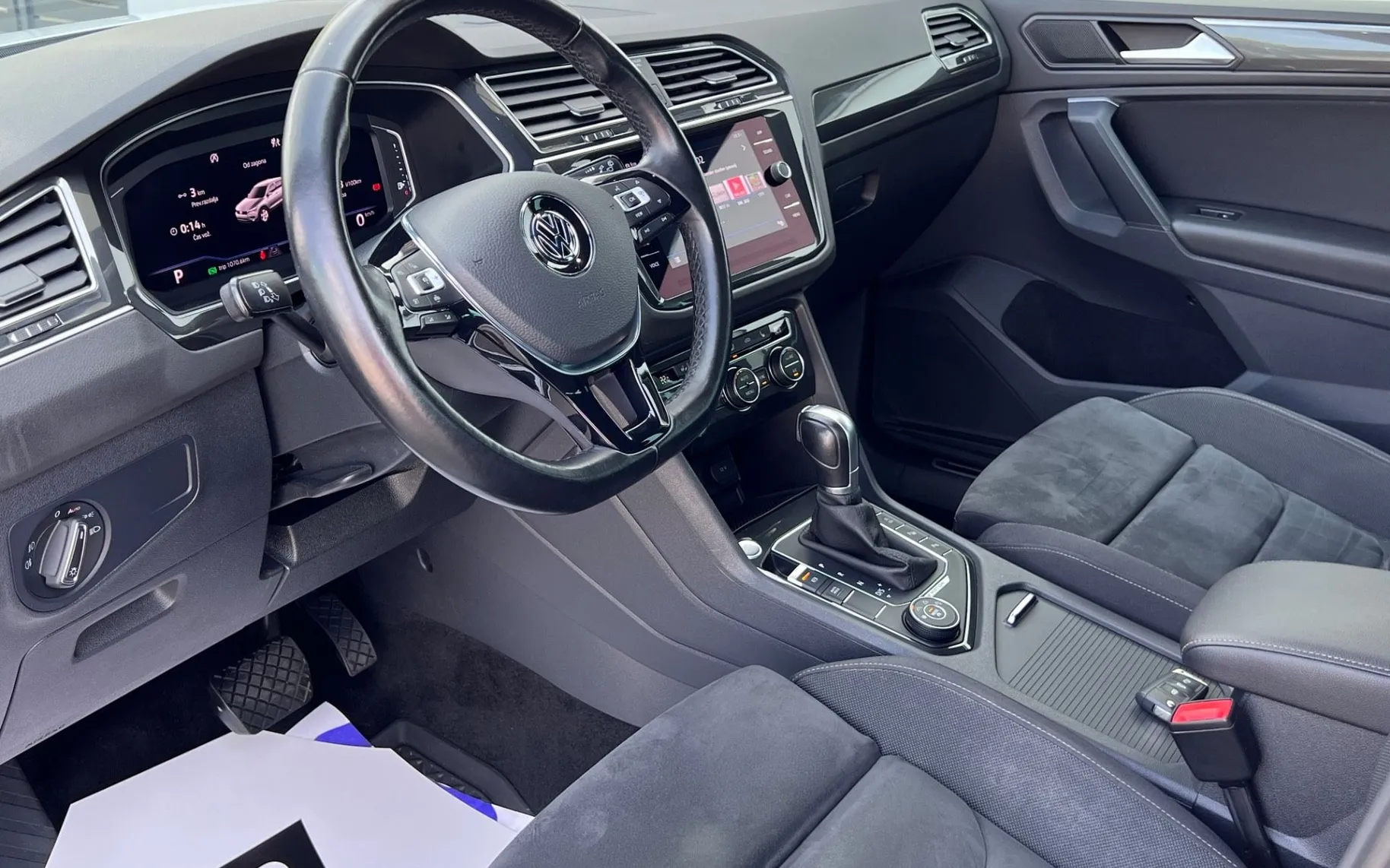 Notranja slika - Volkswagen Tiguan - 2.0 TDI R-Line+4MOTION+ACC+4MOTION+KLJUKA+KAMERA.. - 9