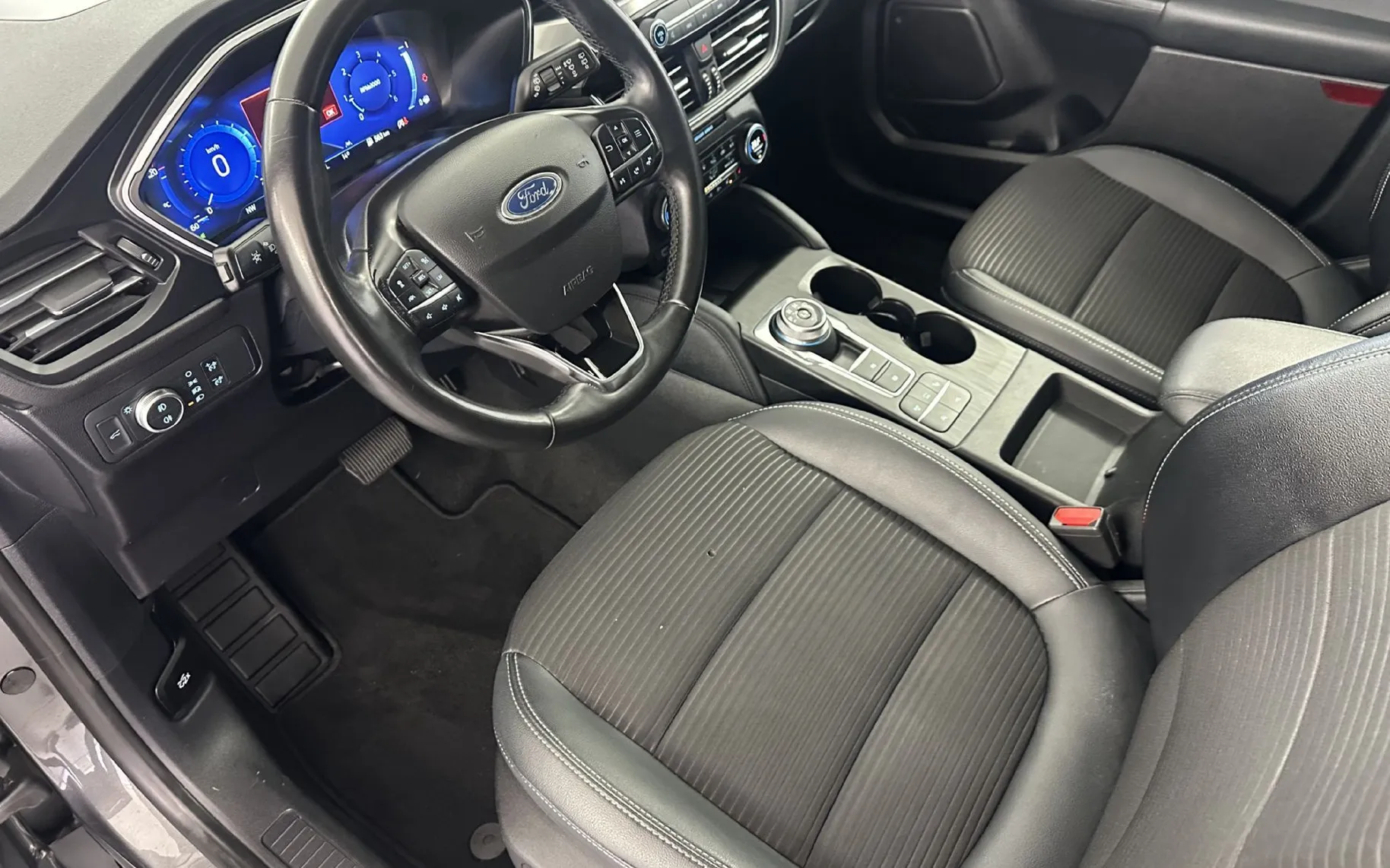 Notranja slika - Ford Kuga - TitaniumX 2.0 EcoBlue 140kW.NEMŠKI+4ALU.KAMERA.4X4 - 17