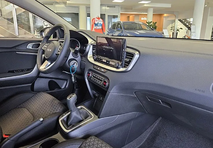 Zunanja slika - KIA Ceed - 1.0 T-GDI LX Champion+ ISG. VEČ BARV - 9