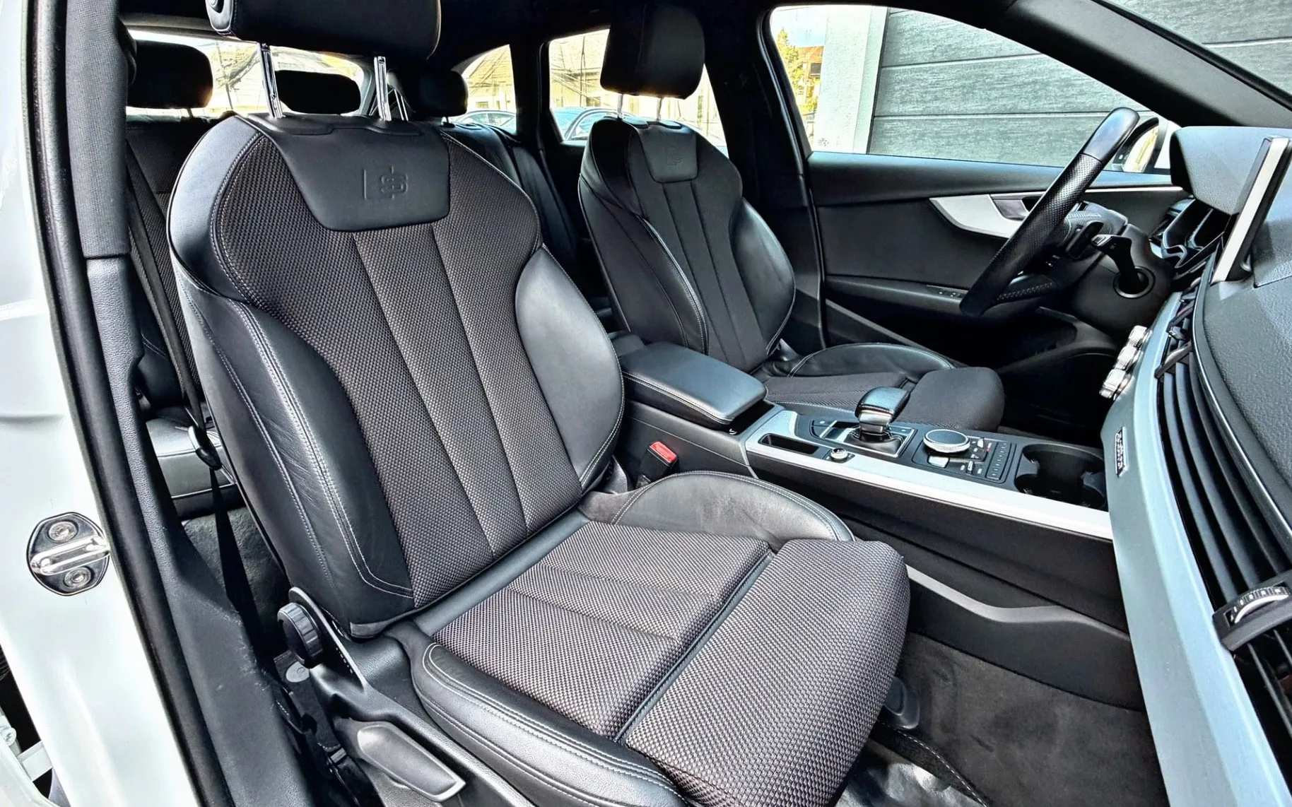 Notranja slika - Audi A4 Avant - QUATTRO 3.0 TDI S TRONIC-S LINE-MATRIX-HEAD UP - 12