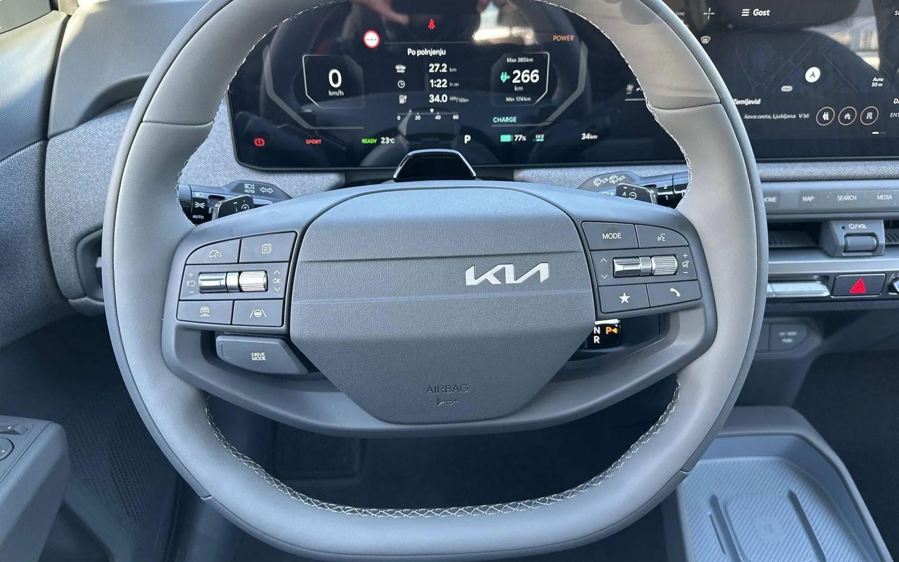 Notranja slika - KIA EV3 - Star 58.3 kWh baterija - 13
