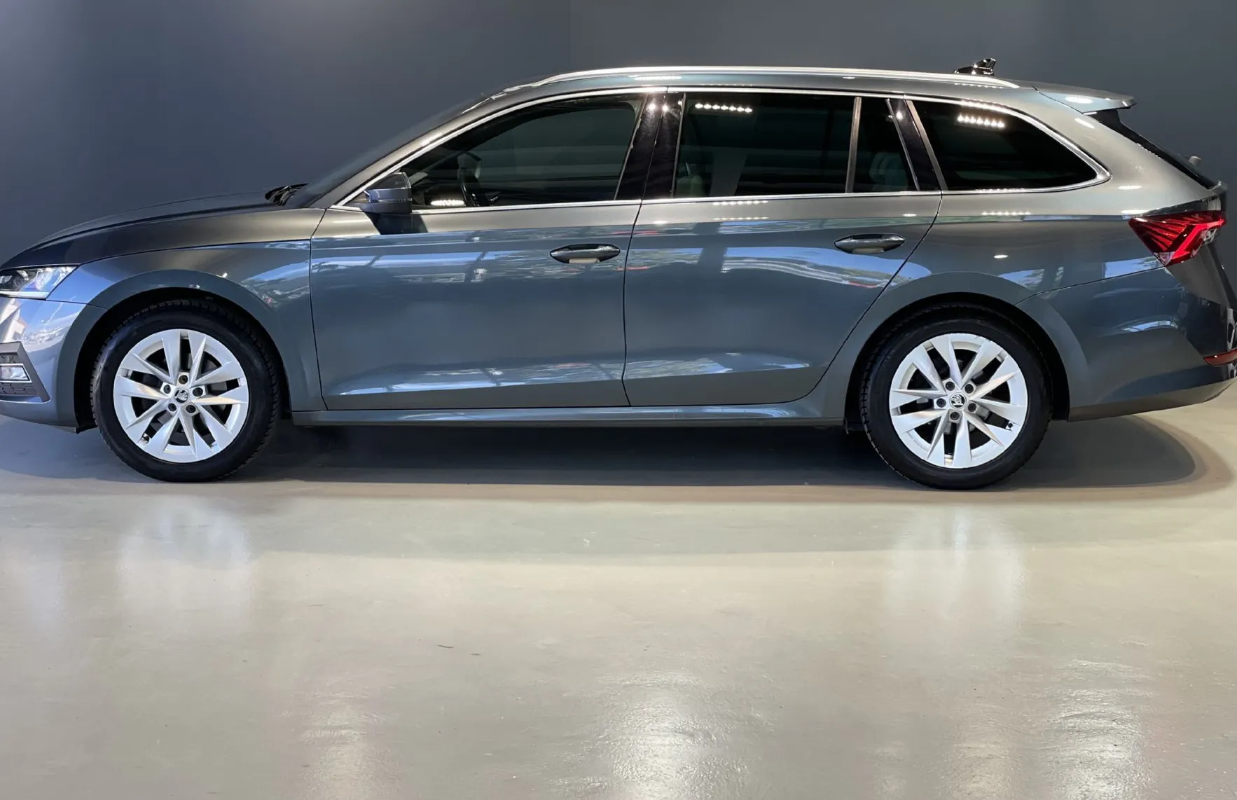 Zunanja slika - Škoda Octavia - VIRTUAL-NAVIGACIJA-LANE-RADAR-LED-DSG-ALU-KEYLESS - 5