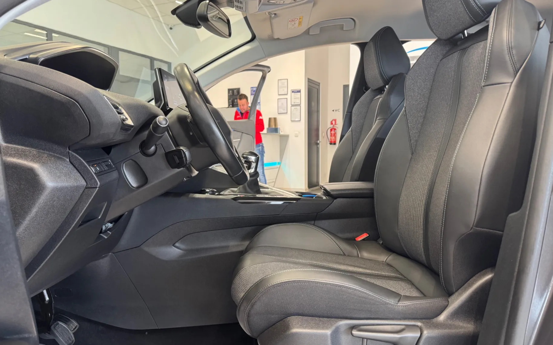 Zunanja slika - Peugeot 3008 - 1,2-130KM-ALLURE-FULL-LED-KAMERA-VIRTUAL-GRET-SED - 9