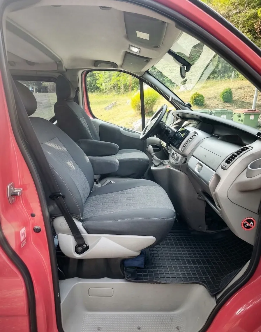 Notranja slika - Renault Trafic - Passanger - 10