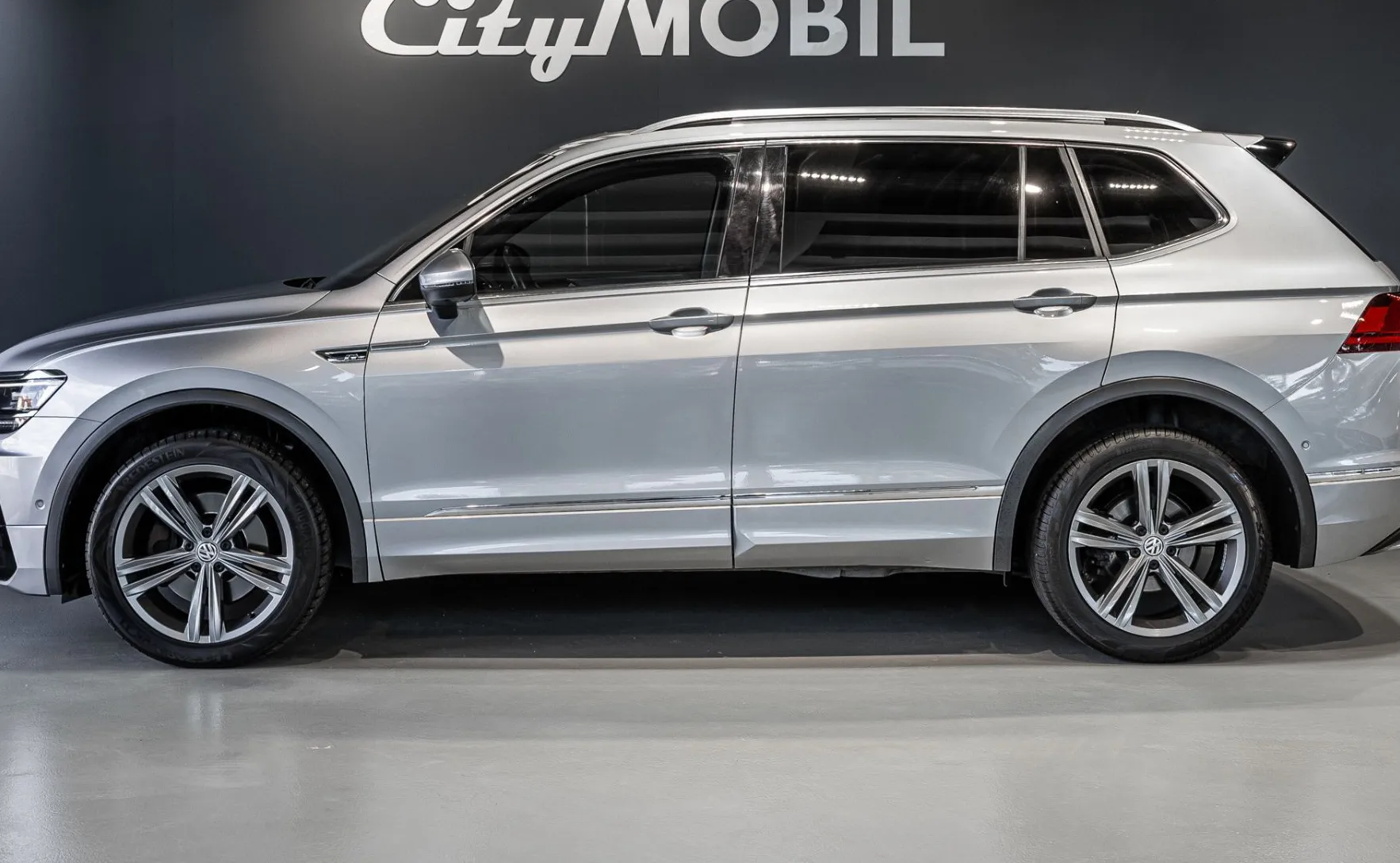 Zunanja slika - VW Tiguan Allspace - 2.0TSI-R LINE-7SED-HEAD UP-PANO-360-ACC-NAVI-USNJ - 4