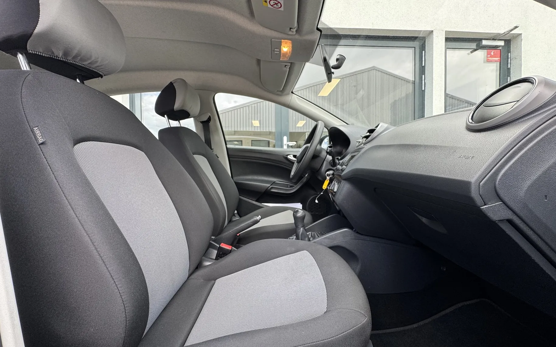 Zunanja slika - Seat Ibiza - 1.0 MPI 55 75KM  LOCO 1.LASTNICA SLO poreklo - 12