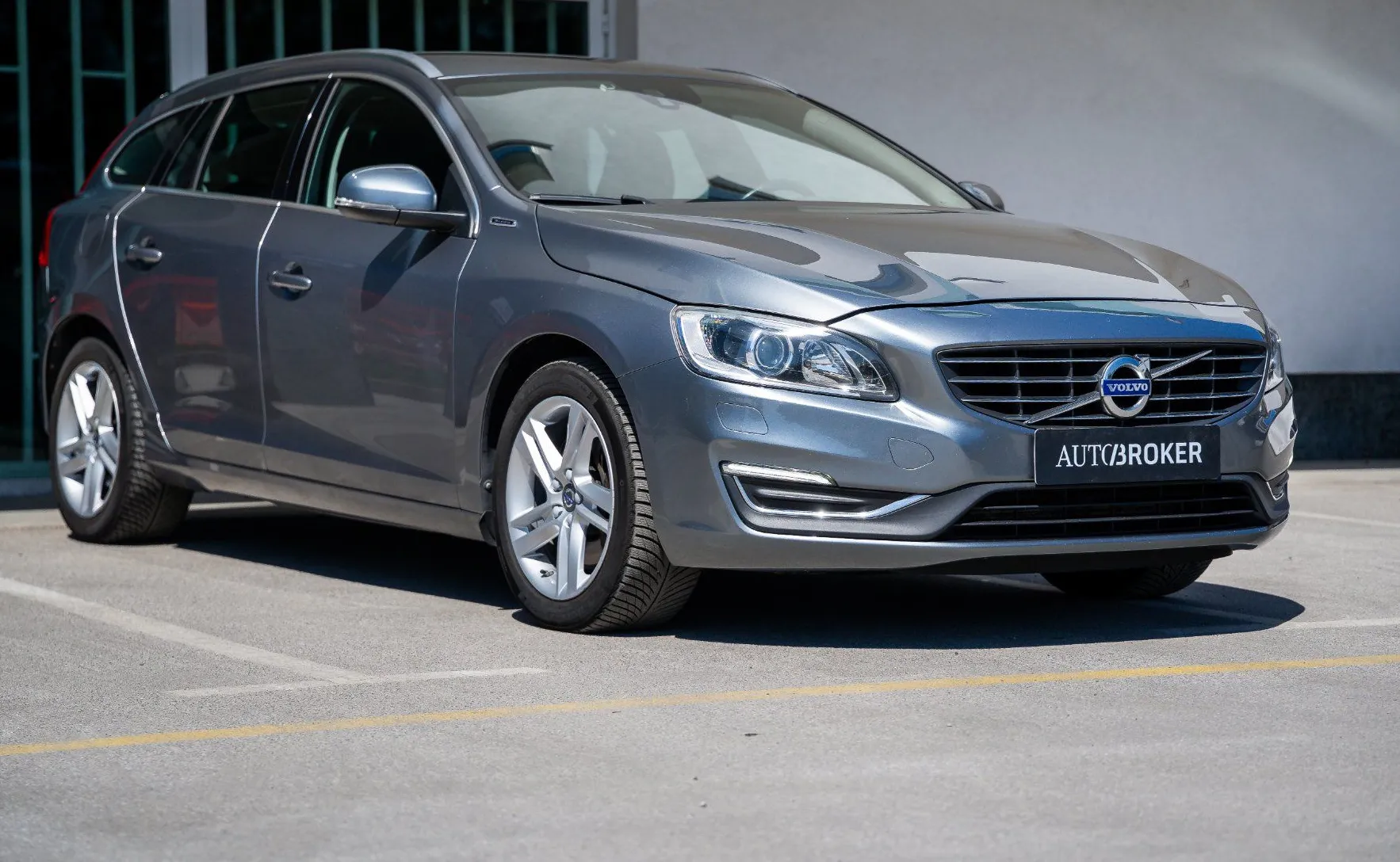 Zunanja slika - Volvo V60 - D6 2.4 TD TwinEngine AUT. tempomat navi senzorji - 3