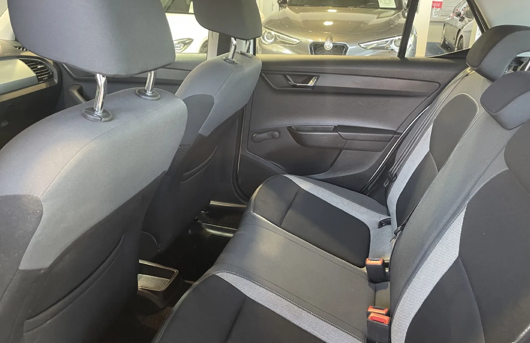 Zunanja slika - Škoda Fabia - 1.4TDI-KLIMA-TEMPOMAT-TOUCH SCREEN - 13