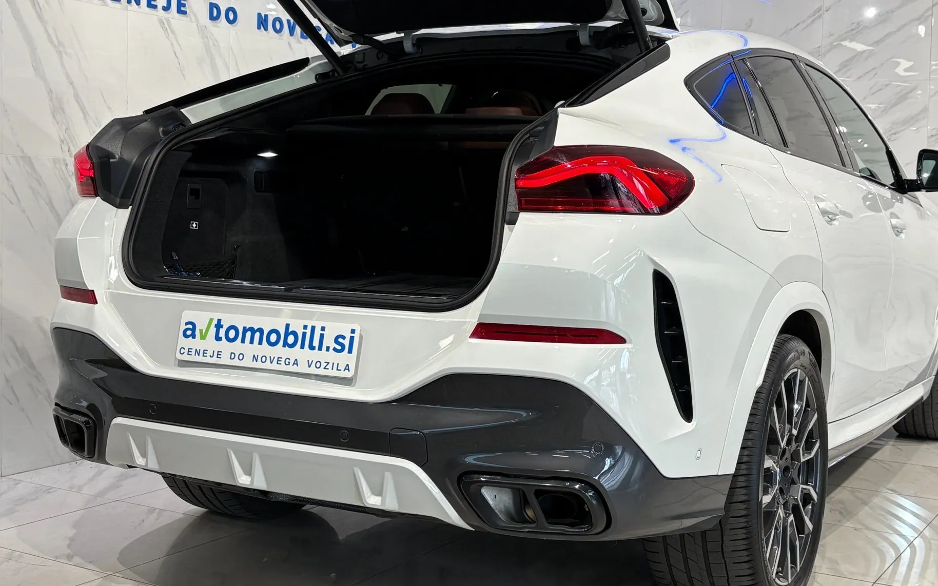 Notranja slika - BMW serija X6: - 30d|xDrive|M|ACC|SkyL|Hlajenje|HUD|360K|Harman... - 7