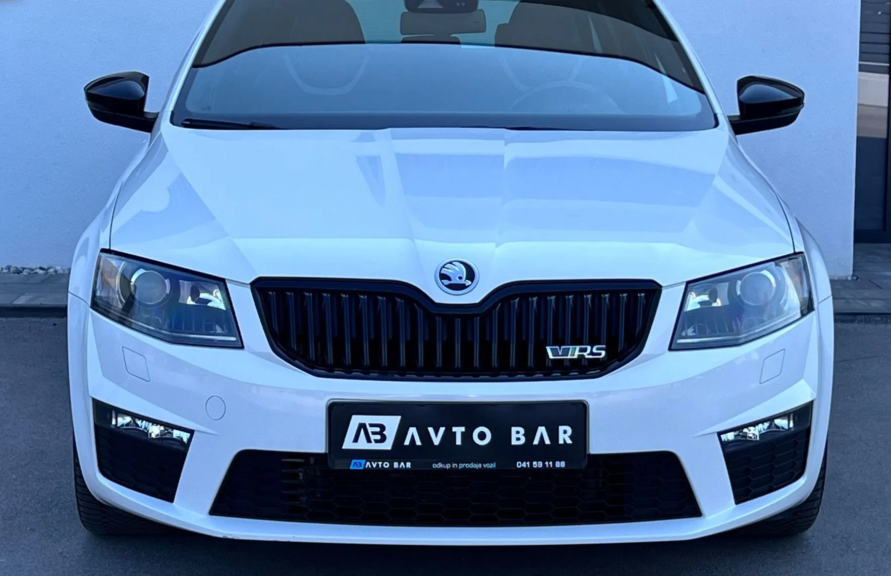 Zunanja slika - Škoda Octavia - 2.0 TDI RS+XENON+NAVI+PDC+KLJUKA... - 2