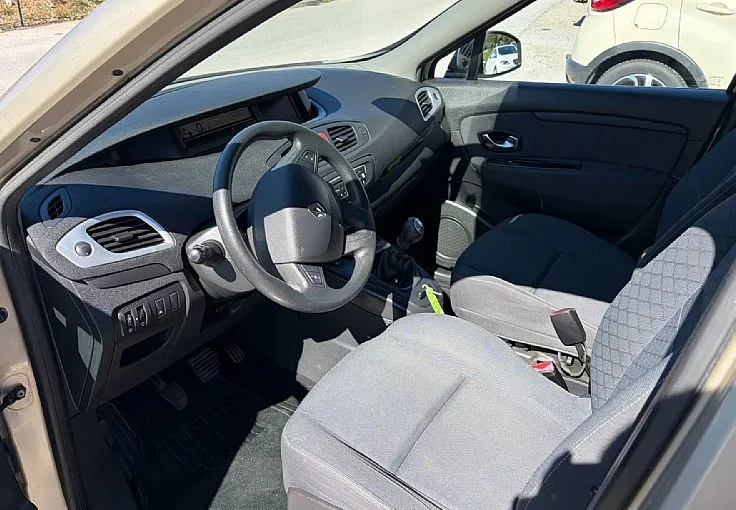 Zunanja slika - Renault Scénic - Scenic 1.5 dCi Dynamique ZELO LEPO OHRANJEN - 8