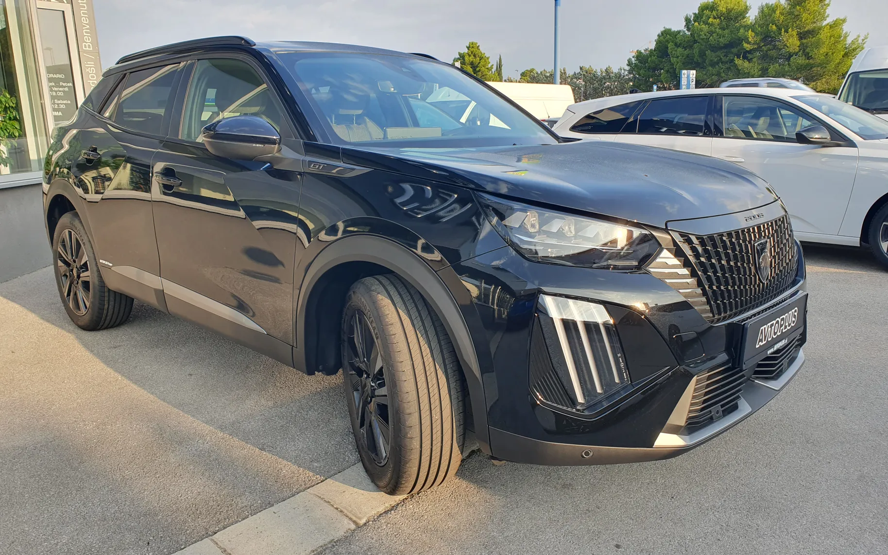 Zunanja slika - Peugeot 2008 - GT HIBRID 145 - 7