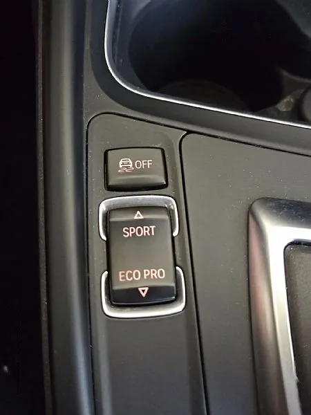 Zunanja slika - BMW Serija 3 - 330d 190Kw Touring Sport Line AVT NAVI GR.SED - 10