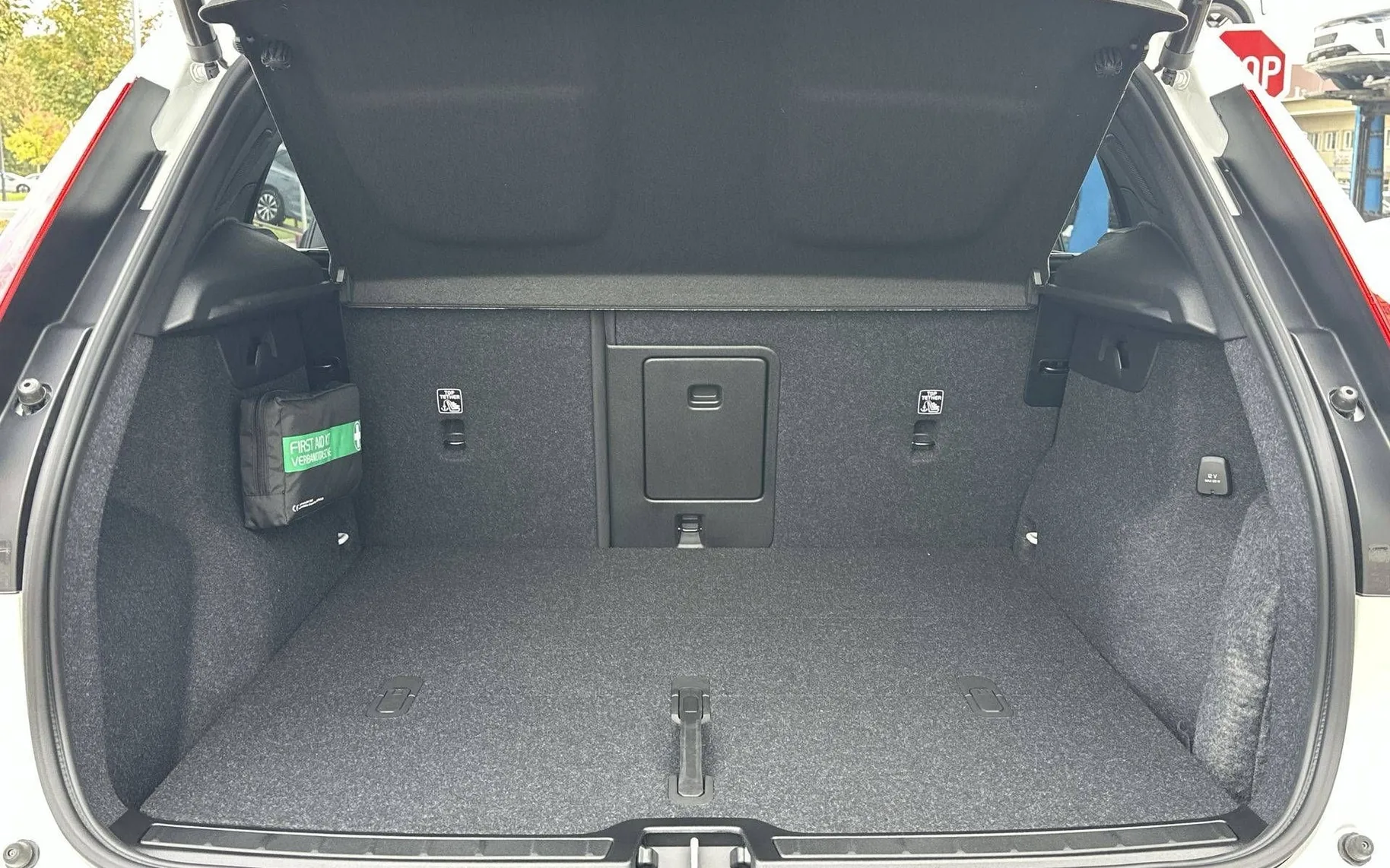 Notranja slika - Volvo XC40 - B3 P Plus Dark Avt. - 12