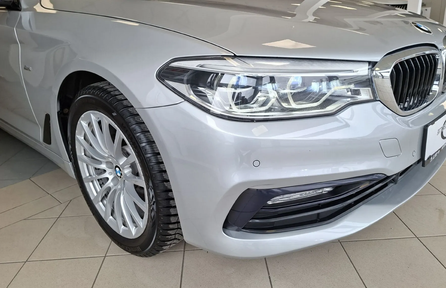 Zunanja slika - BMW Serija 5 - Touring: 520d x Drive aut.SPORT LINE-LED-NAVI-PANORAMA- - 17