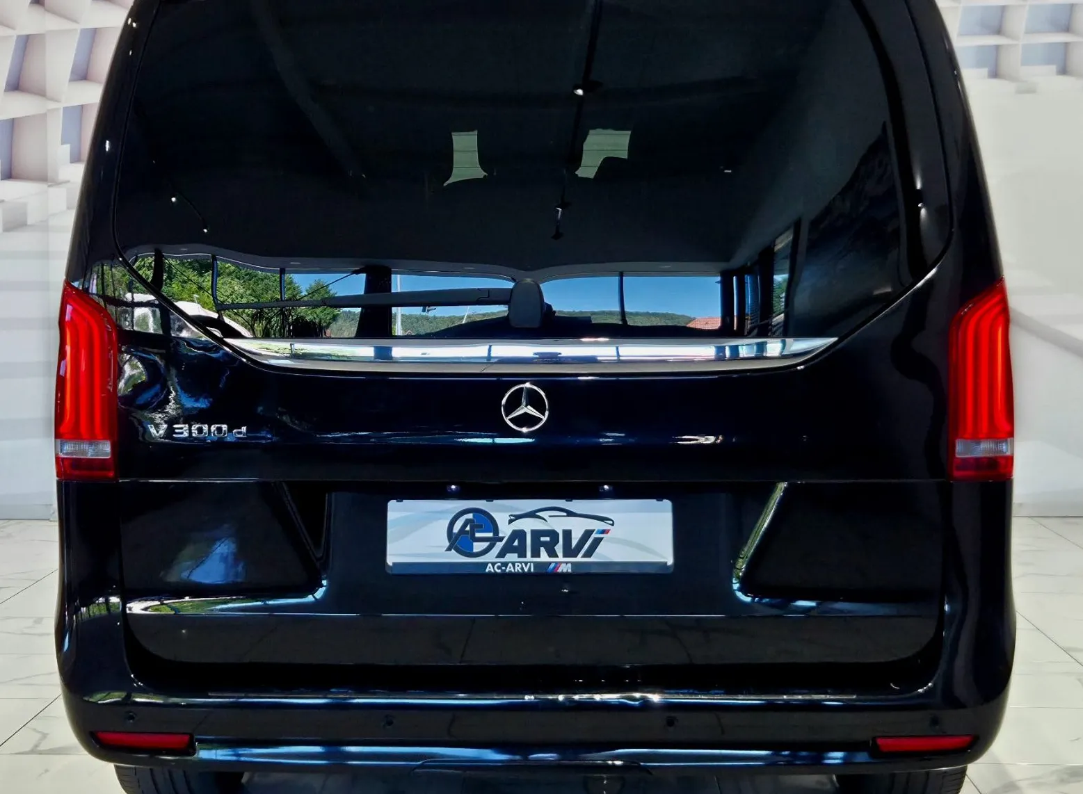 Zunanja slika - Mercedes-Benz V-Razred - V 300 d Avt-KAM360-BURMESTER-2X DRSNA-LED - 5