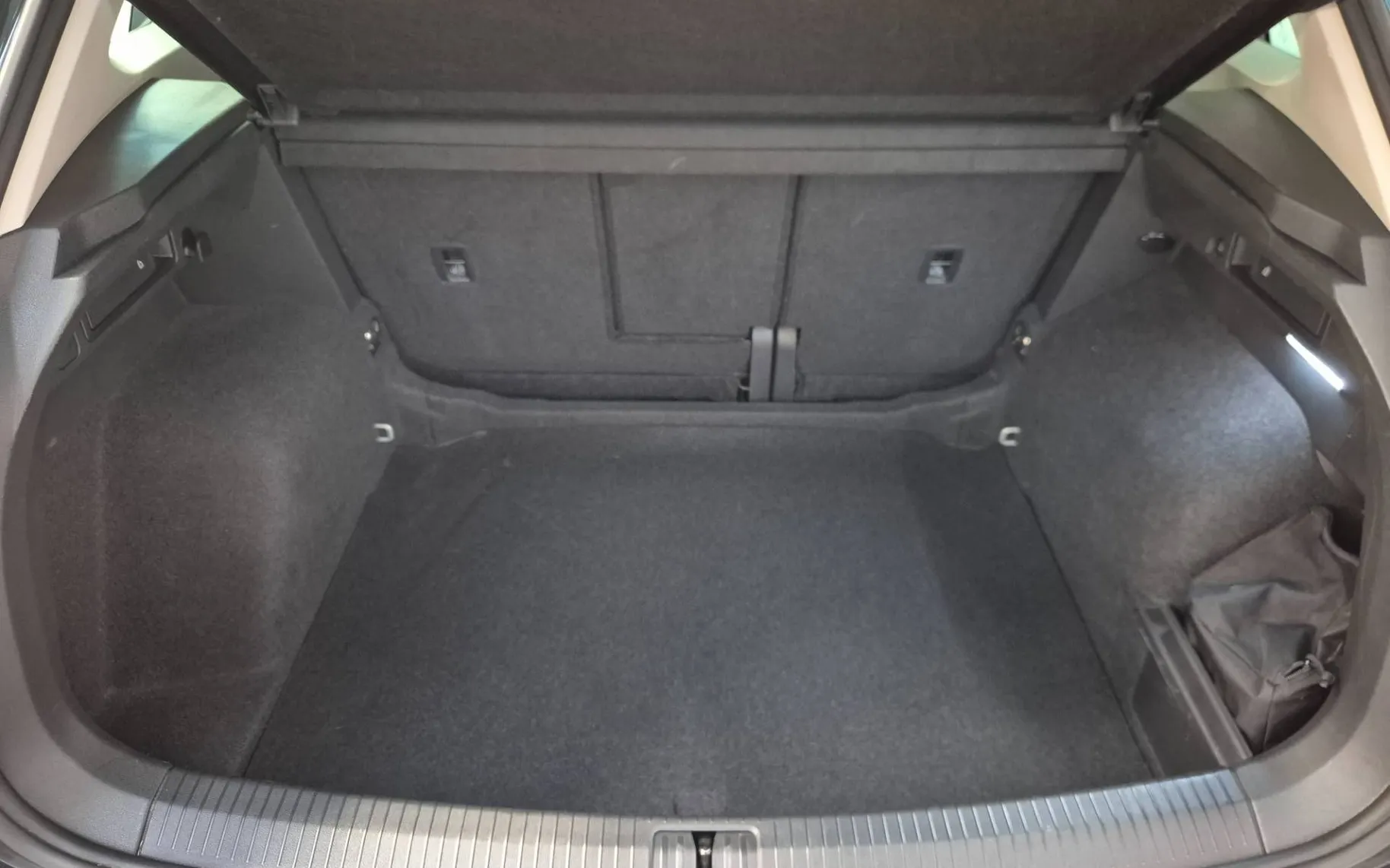 Notranja slika - Volkswagen Tiguan - 2.0 TDI DSG 110kW ODLIČEN - 11