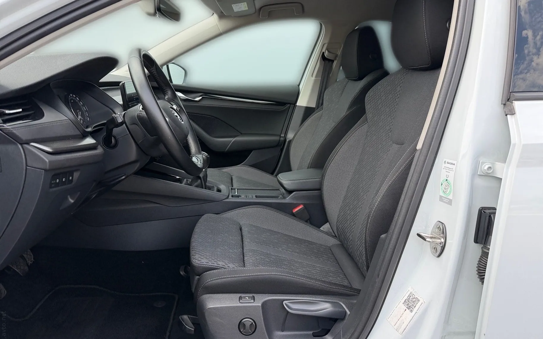 Notranja slika - Škoda Octavia - 2.0 TDI Ambition-LED-Masaža v. sedežPDC-AppConnect - 7