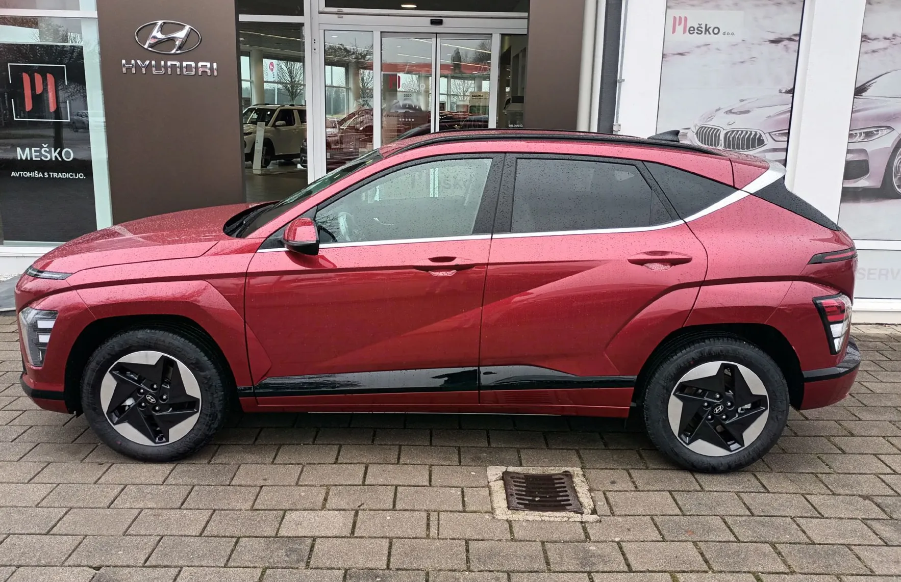 Zunanja slika - Hyundai Kona - BEV 48KWH PREMIUM   WINTER I.TOP.ČRP...... - 3