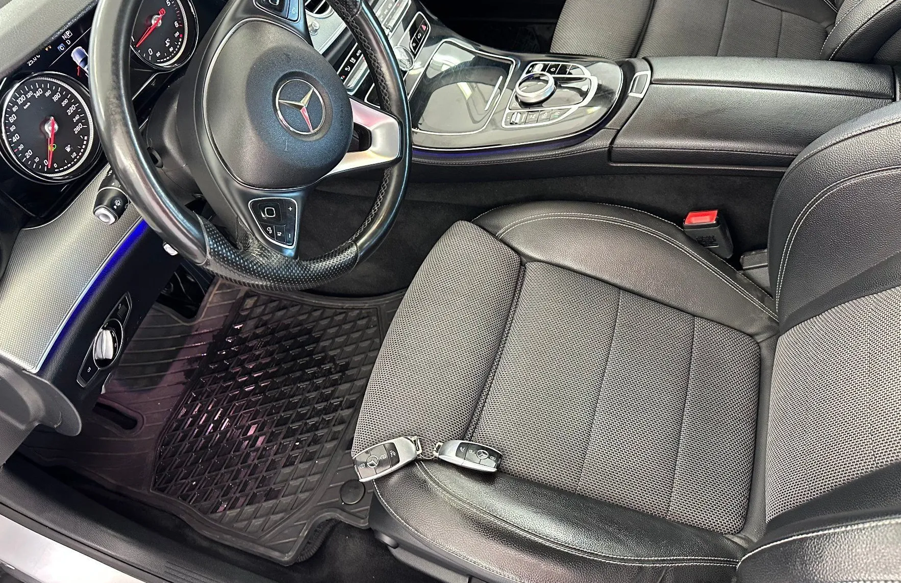 Zunanja slika - Mercedes-Benz E-Razred - E 220 d Avantgarde Avt.KAMERA.NAVI.USNJE.LED - 9