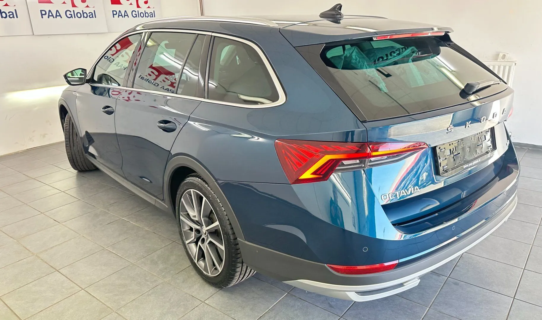 Zunanja slika - Škoda Octavia - Combi 4x4 2.0 TDI Scout DSG.NEMŠKI+4ALU.KAMERA.4X4 - 4