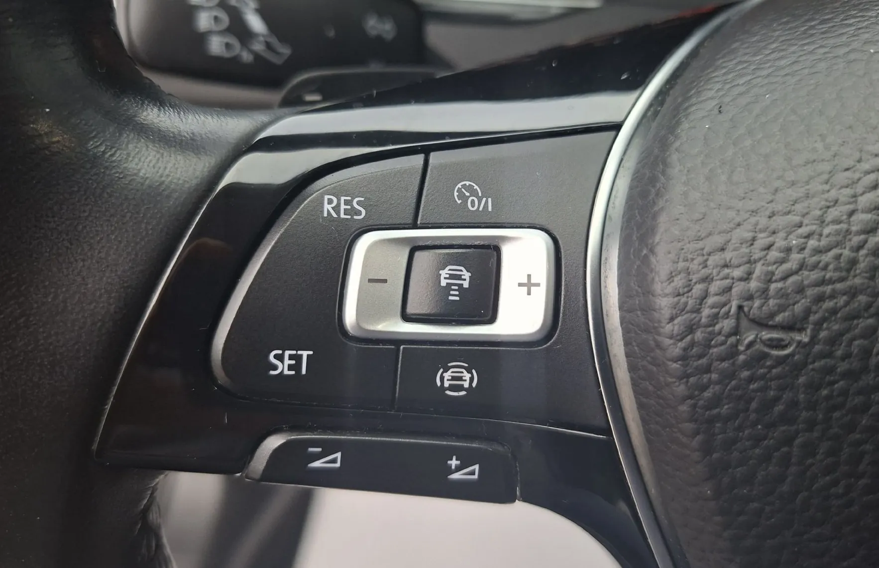Zunanja slika - VW Passat - Variant 2.0 TDI  4-Motion R-line DSG - 15