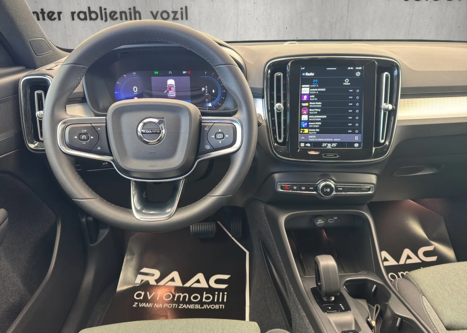 Zunanja slika - Volvo XC40 - B3 AUT. - 8