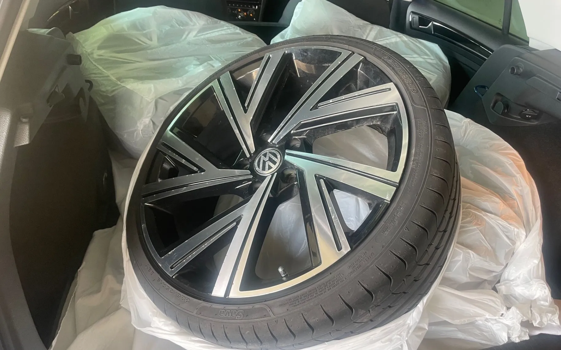Zunanja slika - VW Golf - 2.0 TDI R-Line Edition 110 KW LED. KAMERA. ACC - 16