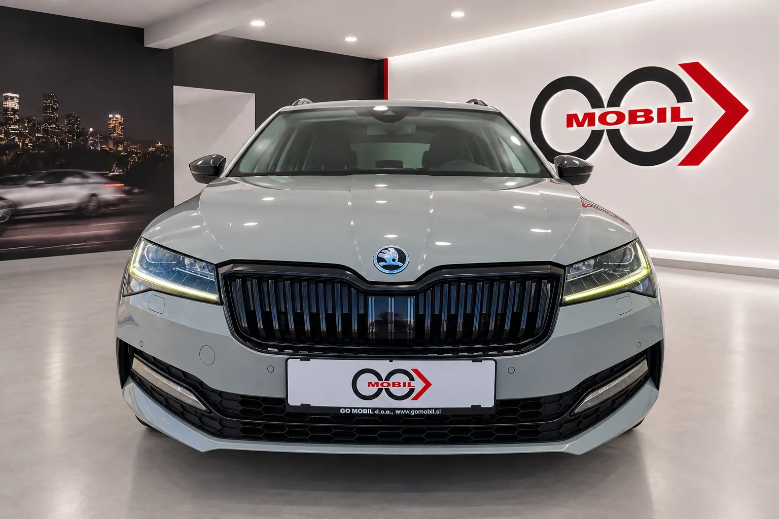 Zunanja slika - Škoda Superb - Sportline 2.0 TDI DSG - Matrix.kamera.memory.DCC - 2
