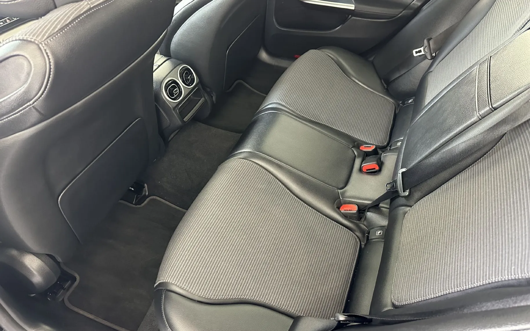 Zunanja slika - Mercedes-Benz C-Razred - C 220 d Avt.KAMERA.LEDNAVI.USNJE.ACC.SAMO 8.460 KM - 4