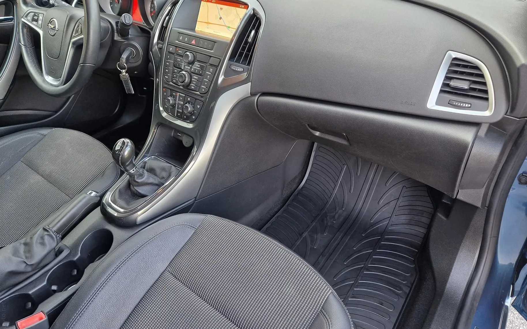 Notranja slika - Opel Astra - 1.6CDTI-100KW-COSMO-NAVI-LED-SLO-LEANPAY - 7
