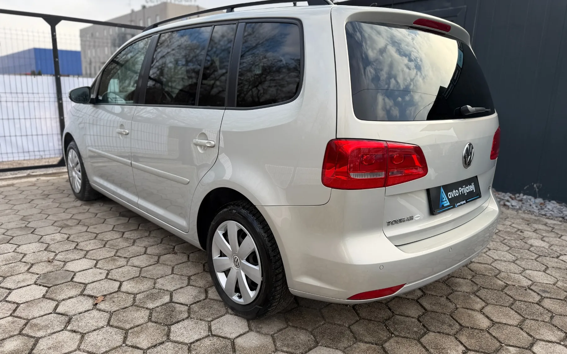 Zunanja slika - Volkswagen Touran - 1.6 TDI BlueMotion | AVT | 7 SED - 20
