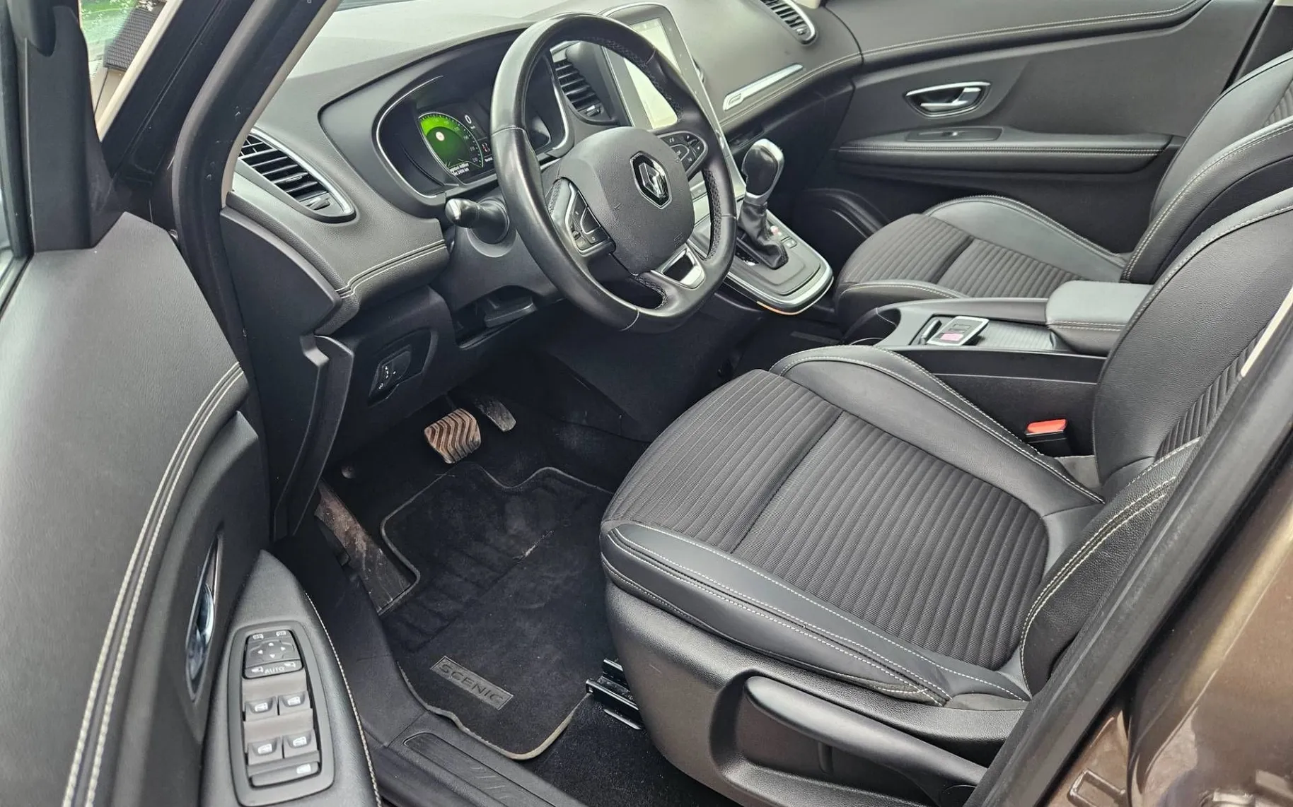 Notranja slika - Renault Grand Scenic - Blue dCi 120 Intens EDC  AVT 1.LASTNIK SLO NAVI 7S - 10