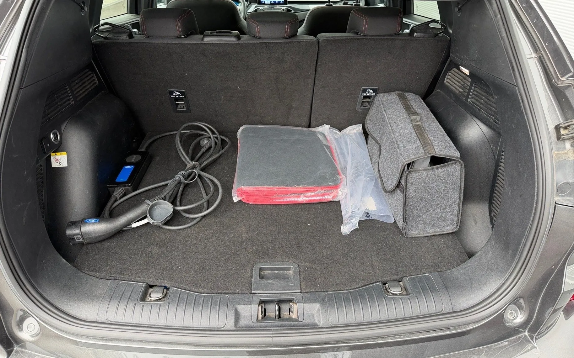 Notranja slika - Ford Kuga - 2.5 Duratec PHEV ST-Line CVT-Panorama-Vl.kljuka... - 12
