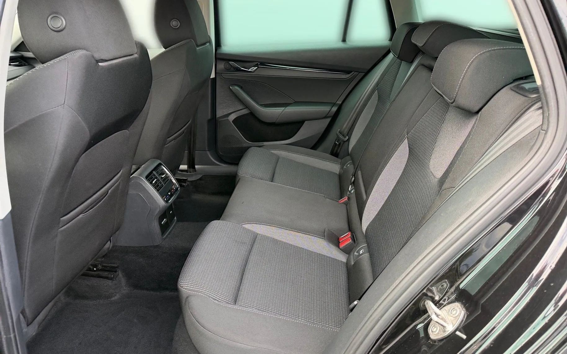Notranja slika - Škoda Octavia - Combi 2.0 TDI Ambition DSG-Virtual-Navi-AppConnect - 11