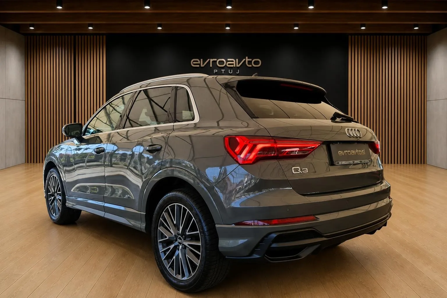 Notranja slika - Audi Q3 - quattro 40 TDI S line•Radarski tempomat•Matrix - 7